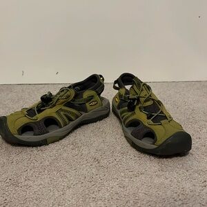 Olive Green Keen Sandals - Size 7